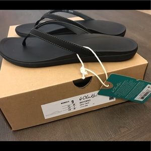 Olukai Women’s Sandal Black Size 9